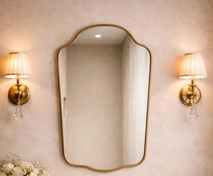 Espejo de latón con borde festoneado, espejo de baño veneciano, espejo de pared curvo de latón antiguo, espejo marroquí hecho a mano con forma de escudo - Product Image 2