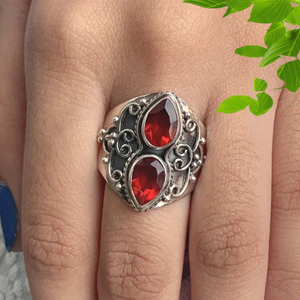 Bague en pierre précieuse grenat rouge, argent sterling 925, bague faite à la main, bijoux élégants - Product Image 1