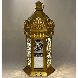 Petite Décoration Portable du Ramadan pour la Maison avec Finition Métallique et Base en Marbre, Conception Faite à la Main et Durable pour des Accents Islamiques Élégants - Product Image 4