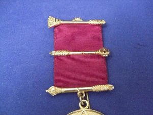 Produit phare de qualité supérieure : Bijou de poitrine maçonnique personnalisé pour Chevalier Maçonnique en métal, avec étui à bijoux - Product Image 2