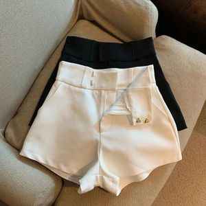 Shorts en satin noir taille haute avec fermeture boutonnée, couleur unie, coupe droite, tissu tissé, pour femme - Product Image 6