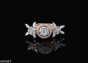Anillo de Compromiso de Diamante Cultivado en Laboratorio con Triple Torsión en Oro Sólido de 10k, Corte Elegante, Certificado IGI, Moderno para Bodas y Fiestas, para Mujer - Product Image 2