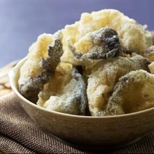 Peau de poisson frite croustillante de qualité supérieure - Snack de fruits de mer - Chips croustillantes assaisonnées - Saveur viande, volaille et fruits de mer - Origine Vietnam - Durée de conservation 12 mois - Product Image 1