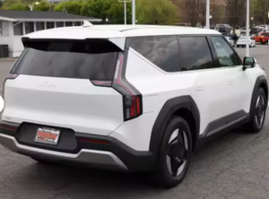 พร้อมจัดส่ง รถมือสองปี 2024 รุ่น K1A EV9 Long FWD เบาะหนัง พวงมาลัยซ้าย กล้องมองหลัง - Product Image 2