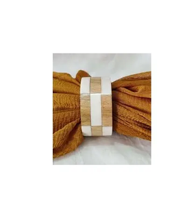 Anillo para servilletas de resina y madera de último diseño, hecho a mano con materiales mixtos, increíble anillo redondo de resina epoxi y madera al precio más bajo. - Product Image 5