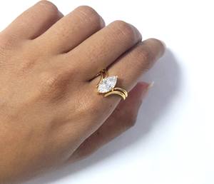 Ensemble de mariage élégant en or jaune 10 carats, bagues de fiançailles uniques en diamants de laboratoire pour femmes, idée cadeau parfaite - Product Image 1