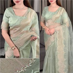 Sari de créateur en organza turc beige de qualité supérieure, en soie de violon, avec fil et zari, et chemisier assorti, prix de gros par Royal Export - Product Image 5
