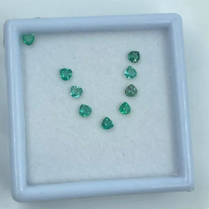 Pendentif en émeraude de haute qualité, taille trillon, pierre précieuse naturelle verte, bijoux fins pour cadeau, prix de gros, 5 pièces - Product Image 1