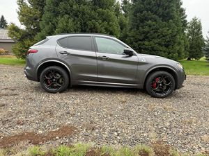 Alfa Romeo Stelvio Quadrifoglio SUV 2023, Listo para Envío a Todo el Mundo - Product Image 3