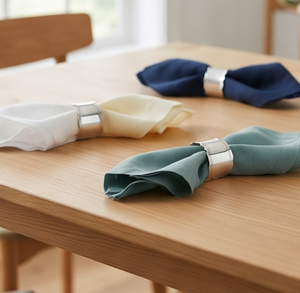 Porte-serviettes en métal en forme de fleur argentée, parfait pour les mariages classiques et la décoration de table. - Product Image 6