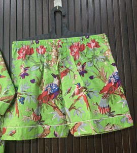 Conjunto de pijama de manga corta con estampado de pájaros para mujer, ropa de dormir informal de verano de tejido suave con patrón de pájaros verdes, 2 piezas, talla adulta, ropa de dormir de algodón para mujer - Product Image 3