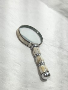 Loupe vintage en laiton argenté avec manche incrusté de nacre, loupe de poche de luxe, décoration de bureau, cadeau d'affaires - Product Image 4