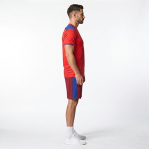Ensemble de maillot de football unisexe personnalisé rouge col en V avec accents bleus, manches courtes, évacuation de l'humidité, taille élastique, toutes saisons - Product Image 2