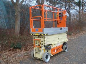 รถยกแบบกรรไกรไฟฟ้า JLG 2630ES รุ่นใหม่ ขนาดกะทัดรัด 26 ฟุต แพลตฟอร์มทำงานบนที่สูงแบบไฮดรอลิกเคลื่อนที่ได้ ผลิตจากอะลูมิเนียม ได้รับการรับรองมาตรฐาน CE - Product Image 6