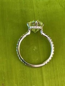 Bague de fiançailles en moissanite taille coussin 3,5 carats, design diamant flottant, or blanc, style classique pour femme - Product Image 4