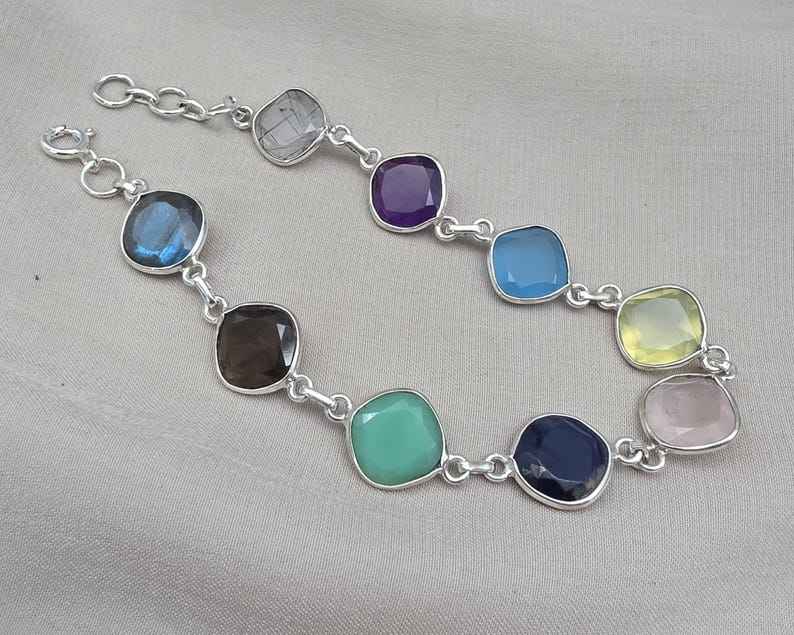 CONFORMÉMENT À LA PHOTO