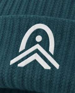 Bonnet en tricot côtelé turquoise personnalisé avec logo brodé blanc, chaud et doux pour l'hiver, en acrylique, fabrication sur mesure OEM, unisexe - Product Image 5