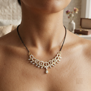 Collar de oro de 14 quilates con diamantes diseñado para bodas indias modernas, colección de joyería fina premium. - Product Image 5