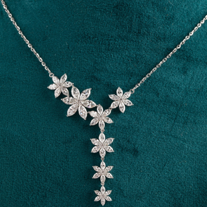 Collier Pendentif Fleur de Diamant Rond et Marquise 4.89 ctw en Or Blanc 14K – Bijou Floral Élégant pour Mariages, Anniversaires et Cadeaux - Product Image 1
