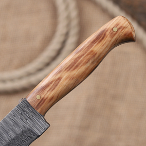Cuchillo Nórdico de Acero de Damasco con Hoja Fija para Caza, Desollado y Camping, Mango de Madera de Olivo, Espiga Completa, Grado Industrial - Product Image 5