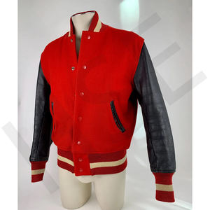 Chaqueta estilo universitario - Cuerpo de lana roja - Mangas de cuero negro - Product Image 3