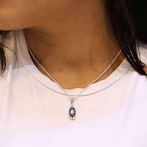 Collier pendentif en argent sterling 925 avec pierre précieuse ovale en labradorite bleue naturelle, bijoux artisanaux faits à la main pour femmes - Product Image 3