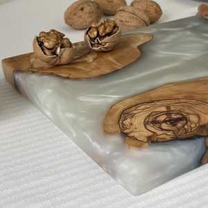 Tabla de servir pan de madera ecológica con mango de resina, apta para lavavajillas, para desayuno, mesa de comedor, cocina y preparación de alimentos - Product Image 3