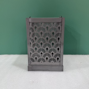 Portavelas Decorativo de Hierro de Diseño Artesanal con Acabado Gris para Decoración del Hogar - Product Image 5