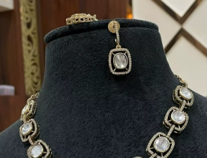Ensemble collier et boucles d'oreilles classiques en moissanite plaqué or de qualité supérieure pour femme et fille, idéal pour les fiançailles et les mariages - Product Image 2