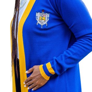 เสื้อคาร์ดิแกนไหมพรมสีน้ำเงินกรมท่าประดับด้วยทองคำ ยี่ห้อ Sigma Gamma Rho สำหรับผู้หญิง สไตล์ลำลองหรูหรา เหมาะสำหรับชมรมนักศึกษากรีก - Product Image 2