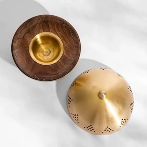 Brûleur d'encens sphérique élégant en métal avec couvercle perforé en forme de dôme, orné de petites boules décoratives et d'un bol en bois amovible. - Product Image 3
