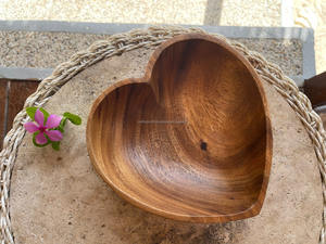 Bol en bois d'acacia artisanal au design luxueux, finition naturelle, utilisé pour servir des collations et des plats, bols décoratifs en fil. - Product Image 6