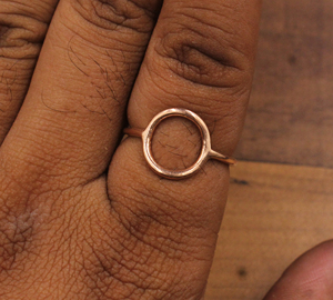 Anillo Abierto Minimalista de Plata de Ley al por Mayor con Acabado en Oro Rosa, Joyería Clásica Unisex Hecha a Mano - OEM/ODM Personalizado - Product Image 4