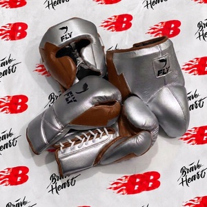 Gants de boxe personnalisés en cuir de vachette couleur argent métallisé et violet avec autres protections, abordables pour hommes - Product Image 4
