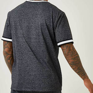 Camiseta de Manga Corta con Cuello Redondo para Hombre, Color Sólido, Tejido de Punto, Ribete en Contraste, Corte Regular, Estilo Casual - Product Image 2