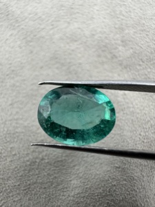 Natural Zambian Emerald Oval Cut 3.80 carats <b>Clean</b> Clarity <b>Green</b> Loose Gemstone For Jewelry Making - Product Image 3
