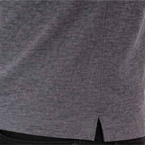 T-shirt pour homme, col en V, couleur unie personnalisée, coupe confortable, léger, durable, élégant, tissu doux et respirant. - Product Image 6