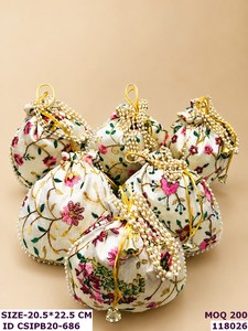 Sac Potli en tissu brodé indien, broderie florale, perles, motifs identiques des deux côtés, Craftstages International, pour cadeaux de mariage, spécial - Product Image 5