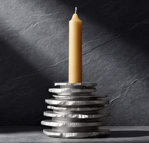 Candelabro de Metal con Acabado Plateado Cepillado Contemporáneo, Pieza de Arte Escultural con Discos de Piedra Apilados para Decoración de Interiores de Lujo - Product Image 5