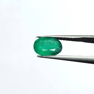 มรกตสีเขียวรูปไข่ 2.37 กะรัต จากแซมเบีย พลอยหลวม - Product Image 4