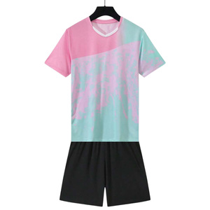 Tenue de football d'été personnalisée – Fabricant pakistanais – Maillot et short d'équipe respirants, anti-humidité, protection UV pour le football - Product Image 1