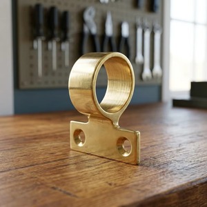 Soporte de Montaje para Abrazadera de Tubería de Latón Más Vendido, Estilo Industrial, Herraje Duradero para Taller, Disponible a un Precio Accesible - Product Image 1
