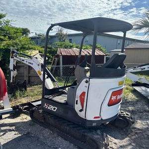 Miniexcavadora Bobcat E20 con orugas de goma, motor diésel Cummins, potente sistema hidráulico y cucharón giratorio con capacidad de 0.12 m³ - Product Image 4