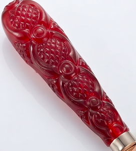 Servidor de Pastel Moderno en Color Dorado, Acero Inoxidable con Mango de Diseño Floral Rojo, Perfecto para Servir Pasteles de Boda y Postres - Product Image 3