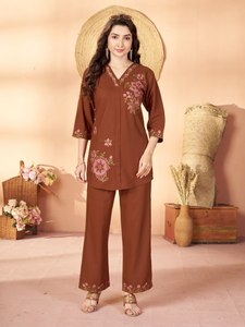 Ensemble Kurta et Palazzo brodés marron pour femme, col en V, tenue décontractée - Product Image 1