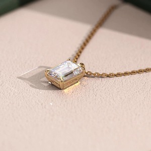 แหวนเพชรทรงเอเมอรัลด์คัท เพชรเลี้ยงในห้องปฏิบัติการ ทอง 14K แบบเดี่ยว น้ำหนัก 2 กะรัต เครื่องประดับผู้หญิงสุดหรู รับรองโดย IGI - Product Image 3