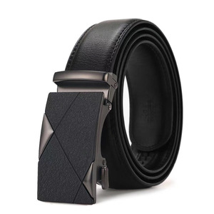 Ceintures en cuir véritable pour hommes, design moderne, tendance, vente chaude, logo personnalisé, boucle en acier, personnalisables - Product Image 3