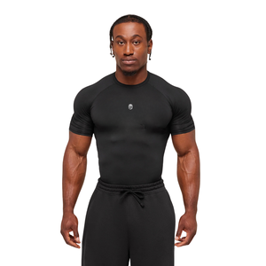 เสื้อยืดบาสเลเยอร์แบบรัดรูปสีดำสำหรับชุดกีฬาผู้ชาย ชุดออกกำลังกาย และชุดวอร์ม พร้อมความยืดหยุ่นที่สวมใส่สบาย - Product Image 1