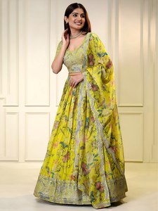 Ensemble Lehenga Choli moderne en organza jaune à motifs floraux avec dupatta en mousseline imprimée numériquement, tenue de fête de mariage pour femme - Product Image 1