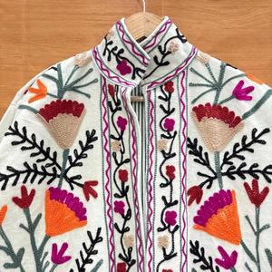 เสื้อแจ็คเก็ตผู้หญิงปักลายโบโฮ ผ้าขนสัตว์ผสม งานฝีมือลายดอกไม้ เสื้อโค้ทฤดูหนาวสไตล์ชาติพันธุ์  งานปักลายสไตล์วินเทจ - Product Image 2